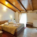 Hotel Parnassos 3*