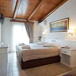 Hotel Parnassos 3*