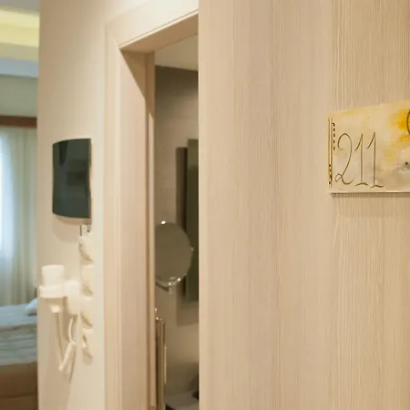 Hotel Parnassos 3*