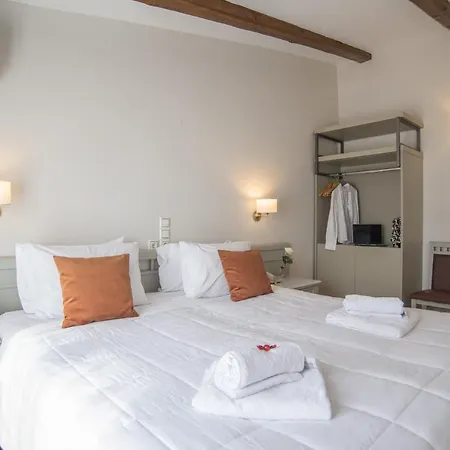 Parnassos Hotel 3*