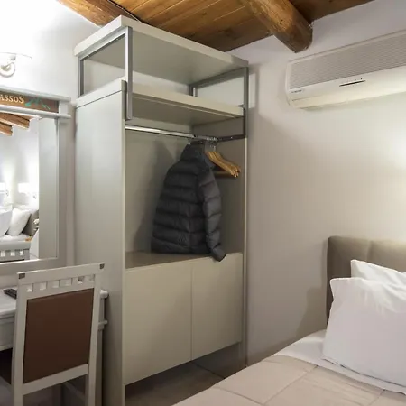 Parnassos Hotel 3*