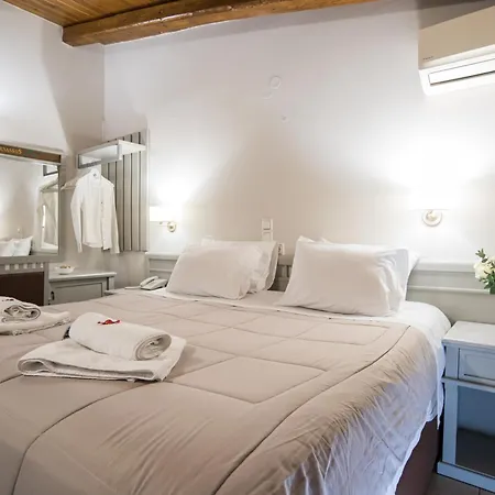 Hotel Parnassos 3*