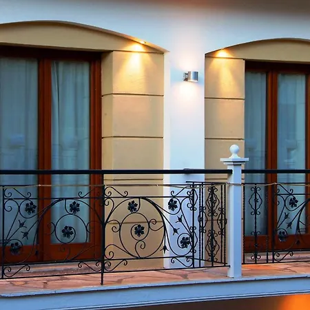 Hotel Parnassos 3*
