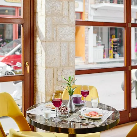 Hotel Parnassos 3*