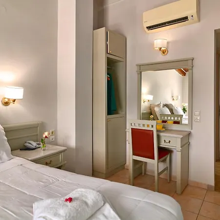 Parnassos Hotel 3*