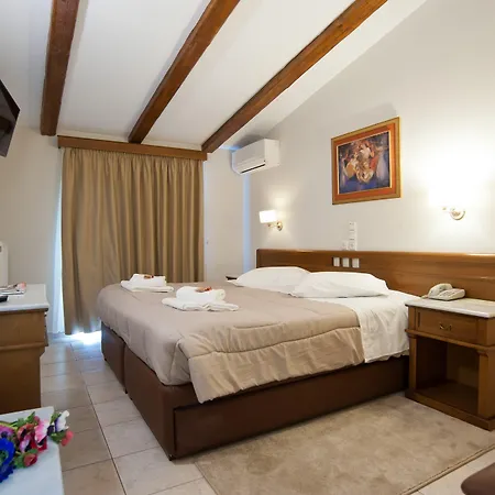 Otel Parnassos 3*